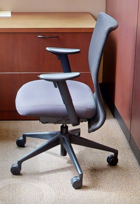 Task chair with arms