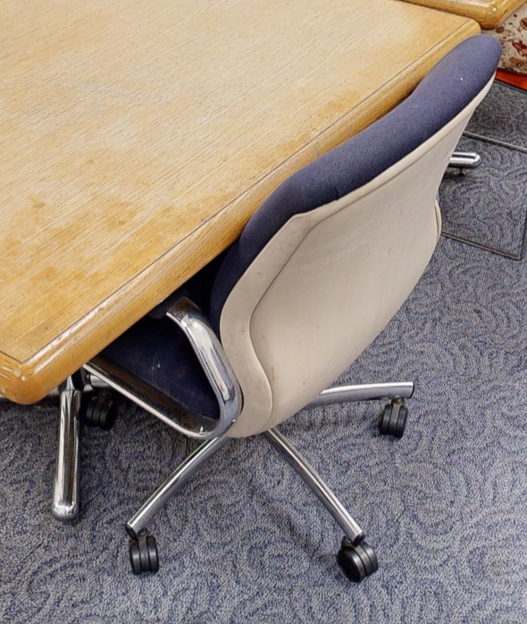Blue &amp; wht task chair with arms