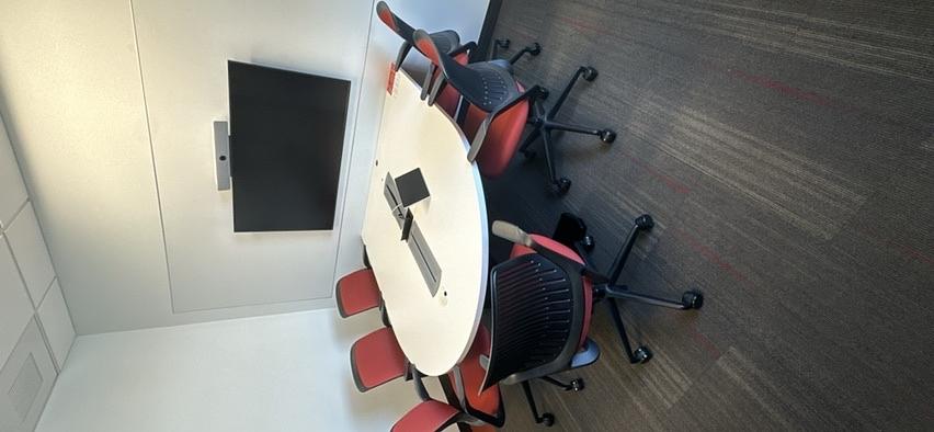 Huddle table