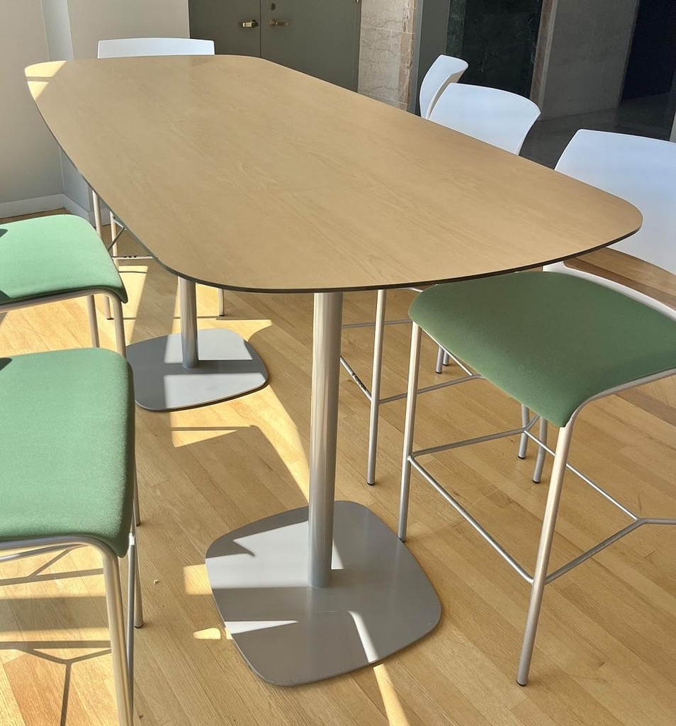 Table - oak 84 X 36.6