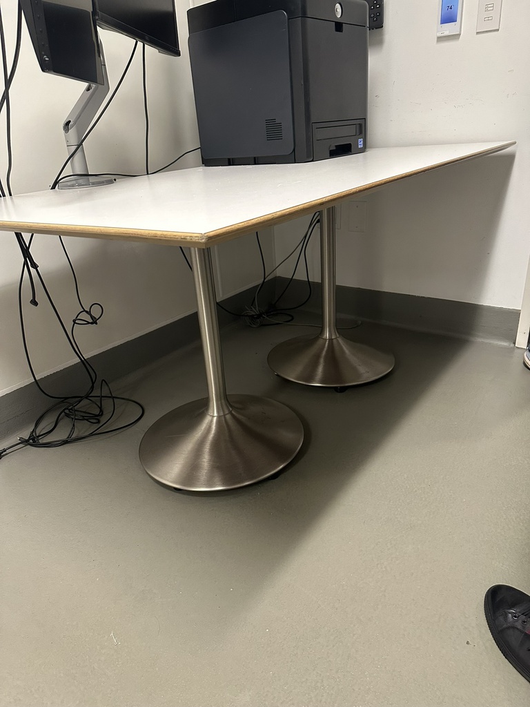 Table with 2 metal support legs