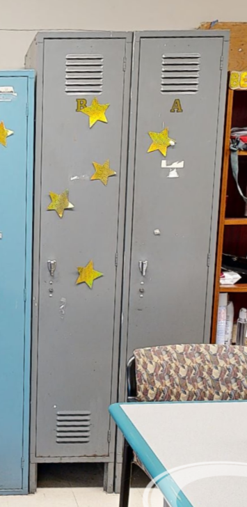 Grey lockers
