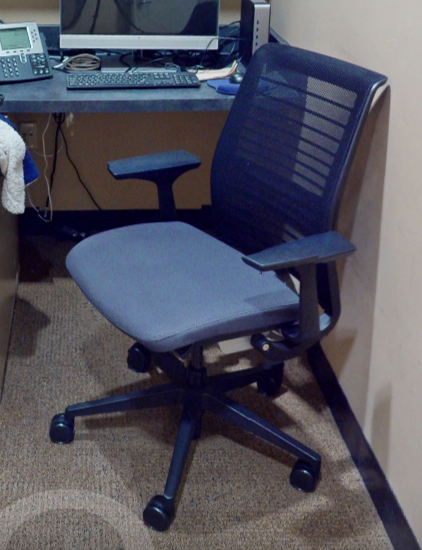 Task chair with arms