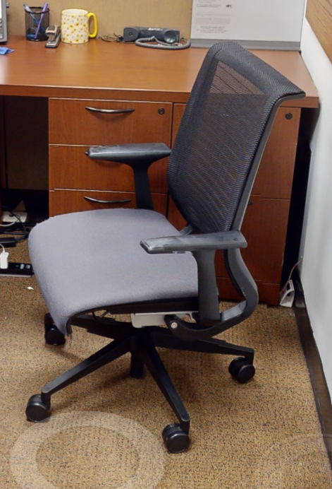 Task chair with arms