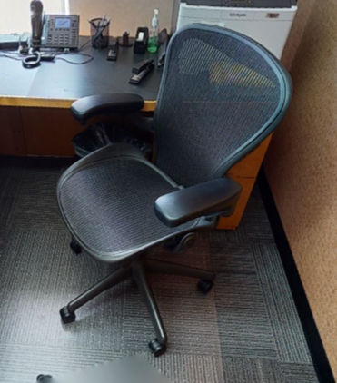 Task chair with arms