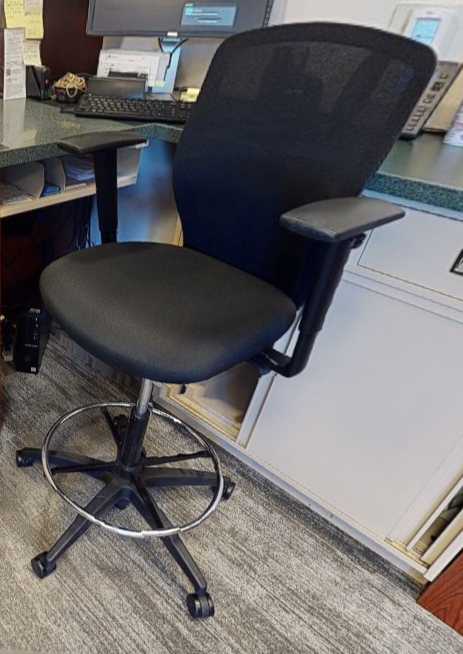 Adjustable task chair