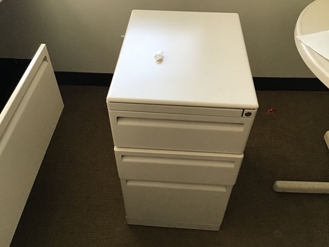 L20" W15" H27" BBF pedestal