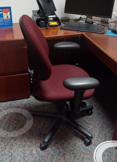 Task chair with arms
