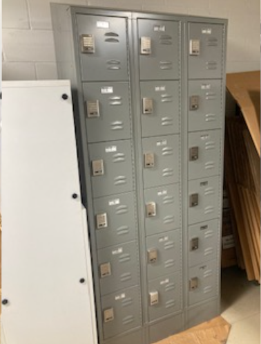 Lockers (1 cluster of 18)
