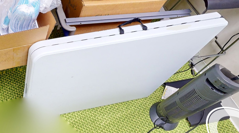 Folding table
