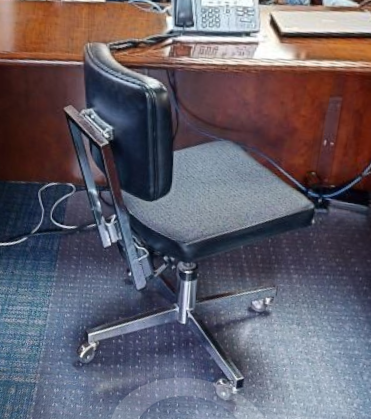 Task chair no arms