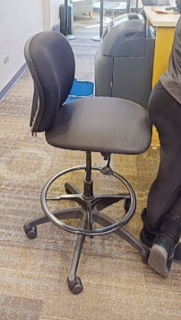 Adjustable tall task chair no arms