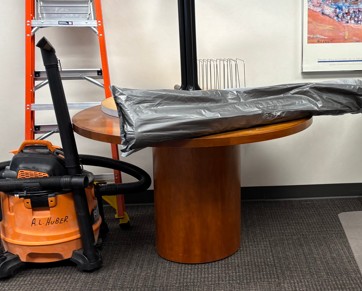 Round Meeting Table