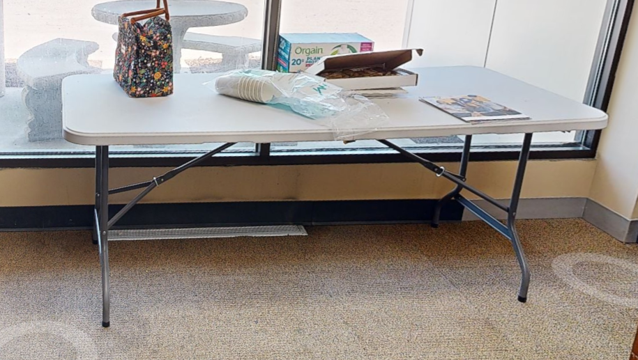 Folding table