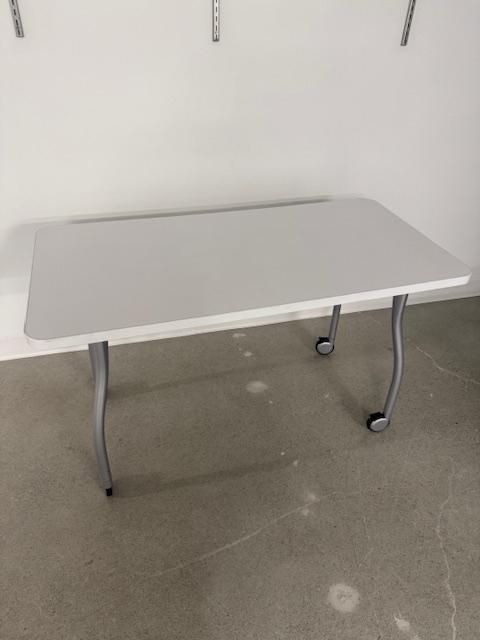 4' MOBILE TABLE