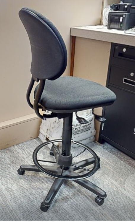 Adjustable tall task chair with arms