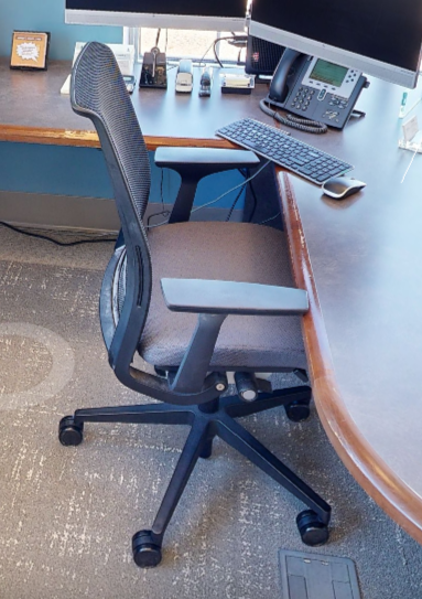 Task chair w/arms