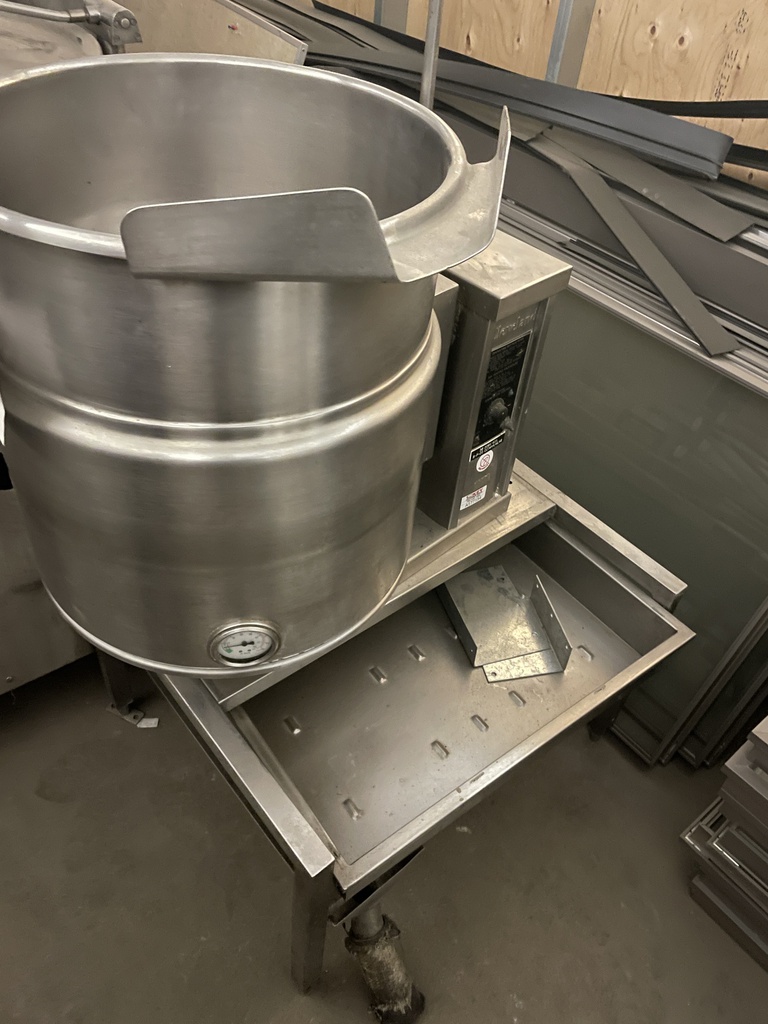 Cleveland Tilting Kettle C/W Stand