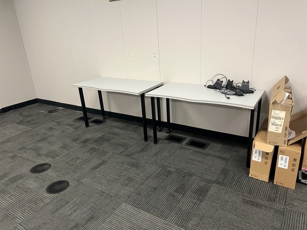 48"x24" rolling table with double curved sides