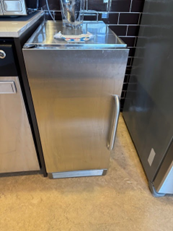 ICE MAKER