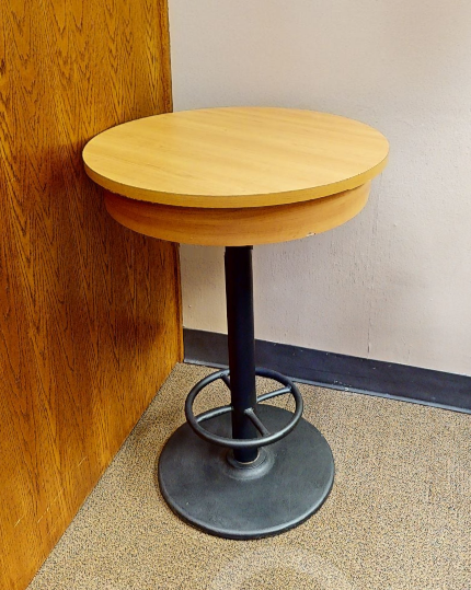 Standing round lab table