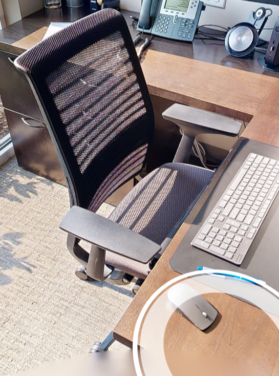Task chair with arms