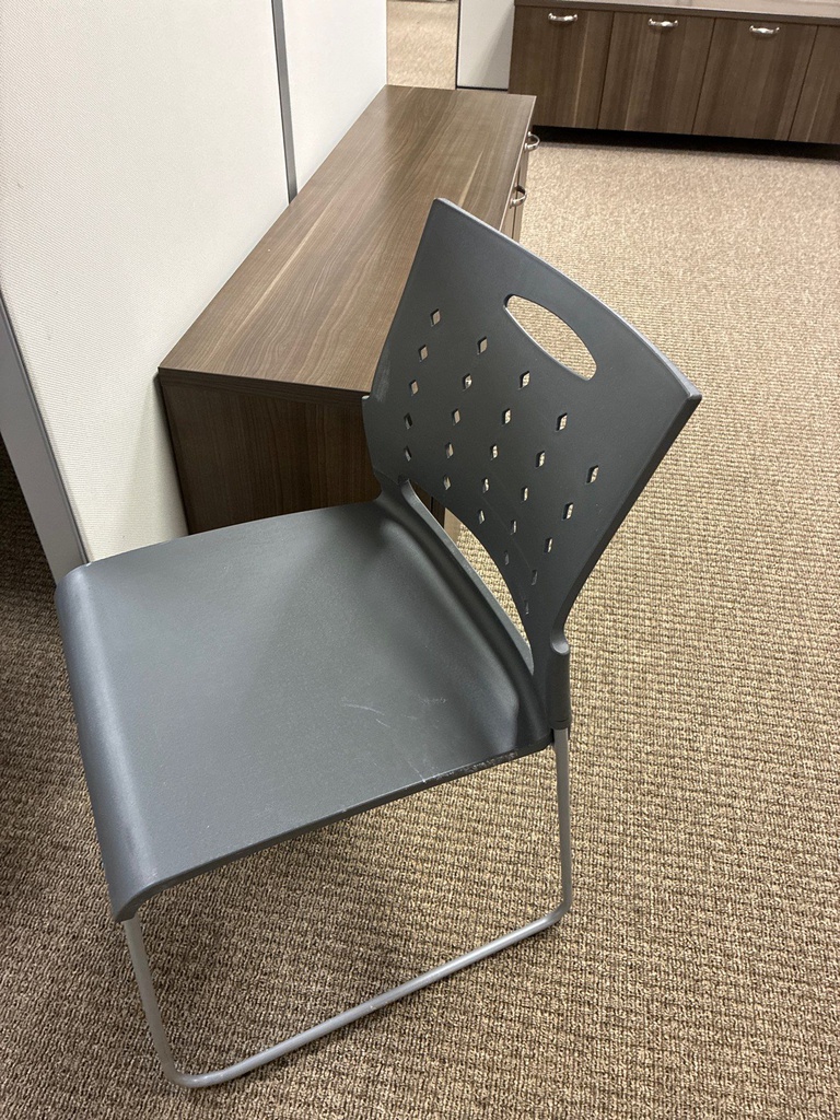 Plastic chair (grey)