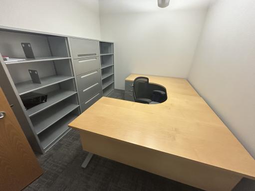 66" x 108" x 29" Associate's adjustable desk -right ped