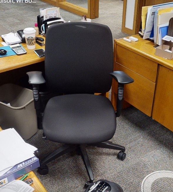 Task chair with arms
