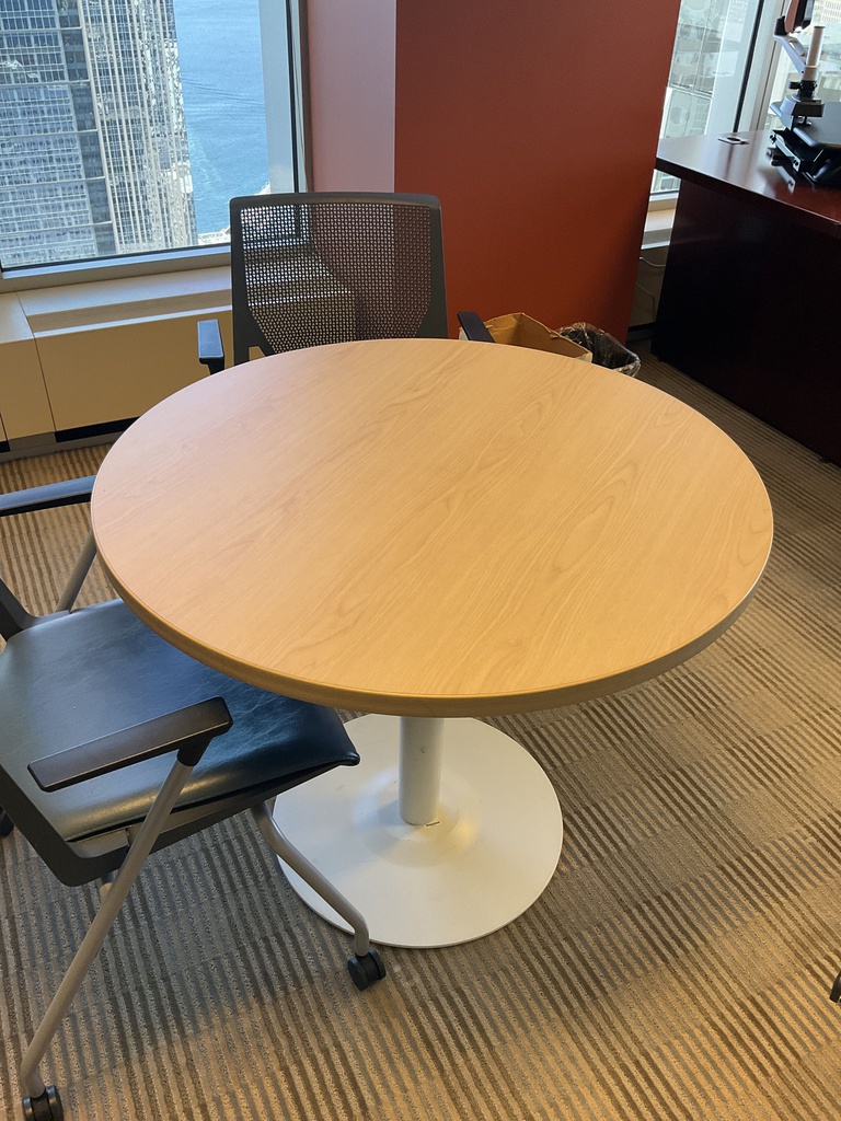 35x29 ROUND TABLE