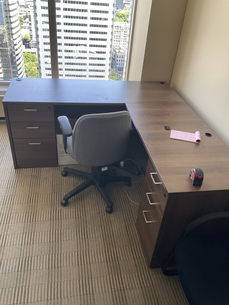 66x71x29 L SHAPED DESK