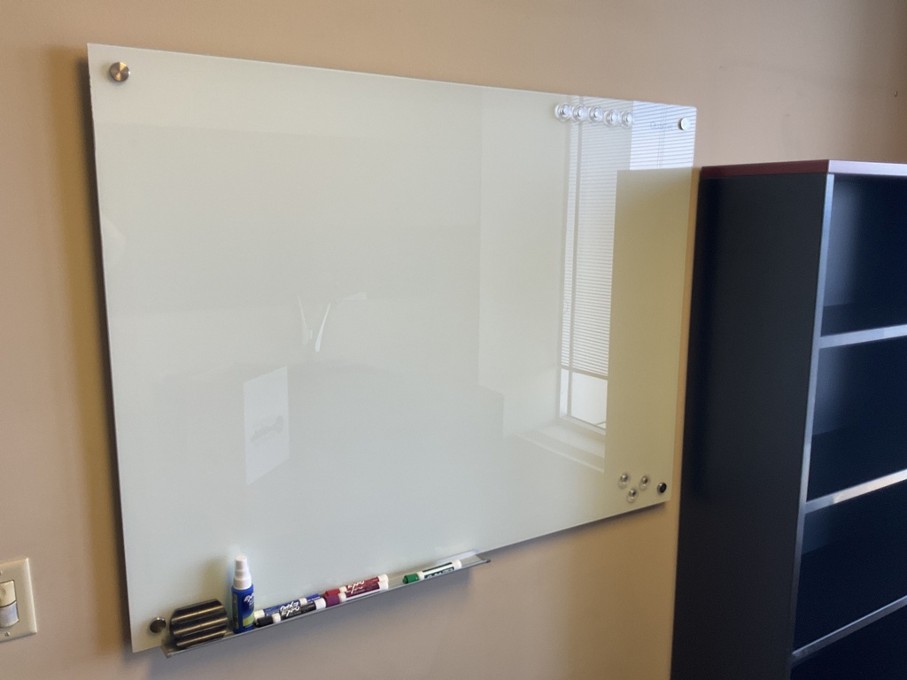 47x35 GLASS WHITE BOARD