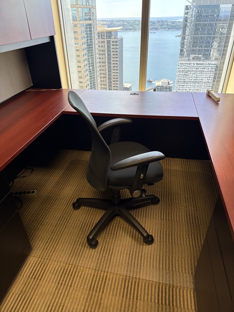 DESK CHAIR