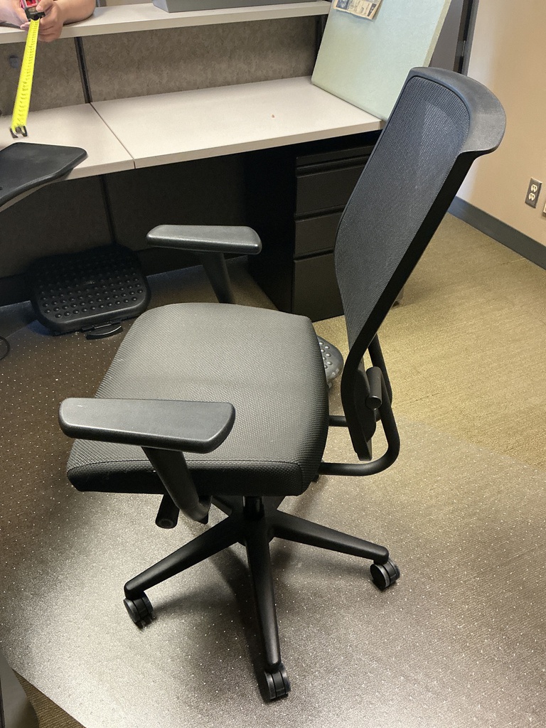 TASK CHAIR