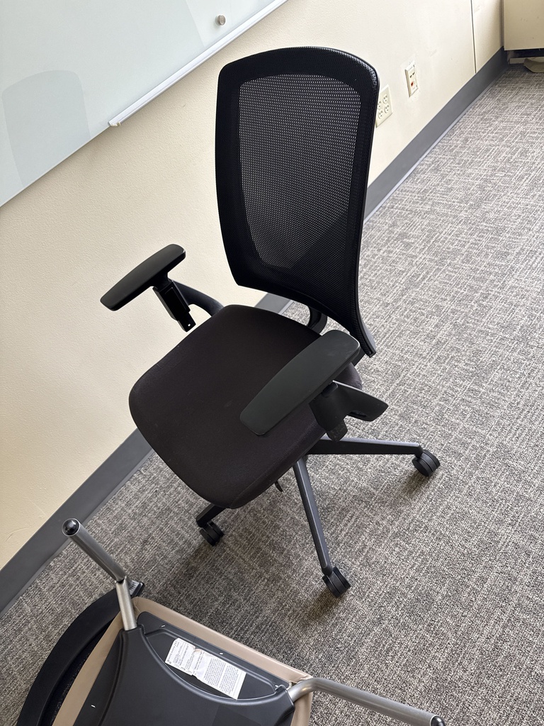 TASK CHAIR
