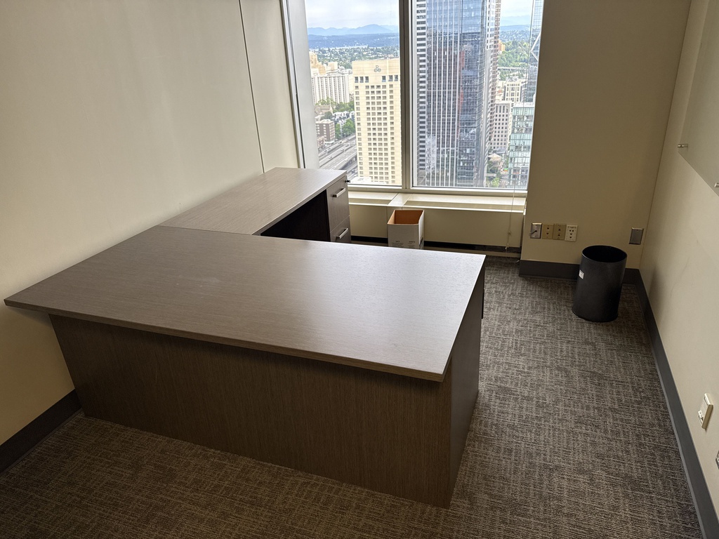 90X72X30 L-SHAPED DESK