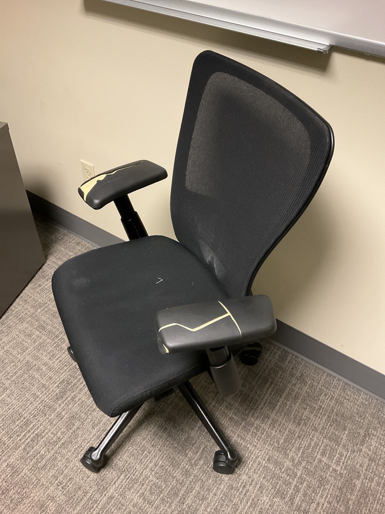 TASK CHAIR (damaged arms)