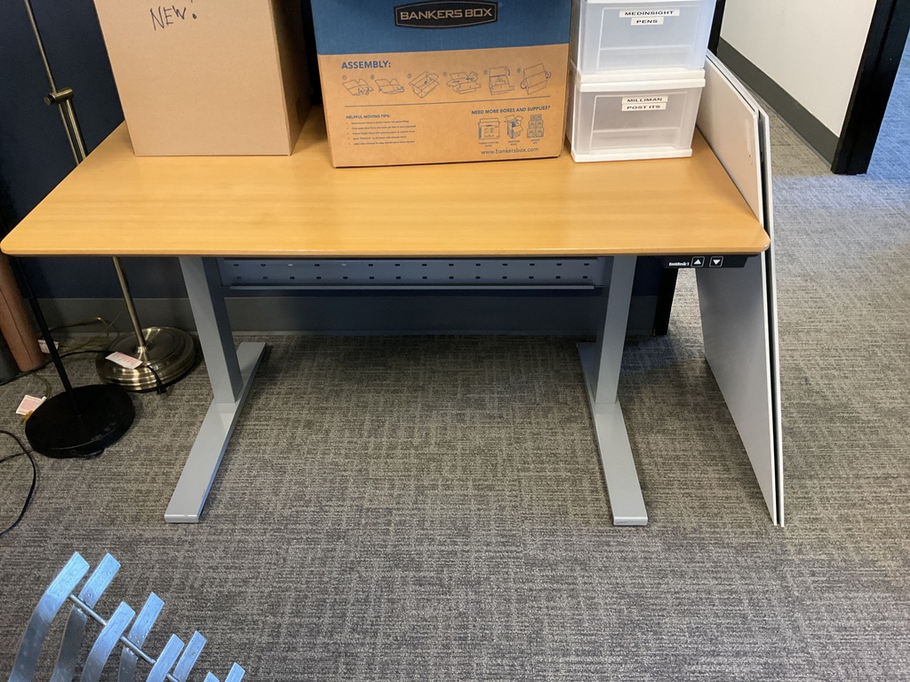 47 1/4 X 31 1/2 ADJUSTABLE DESK