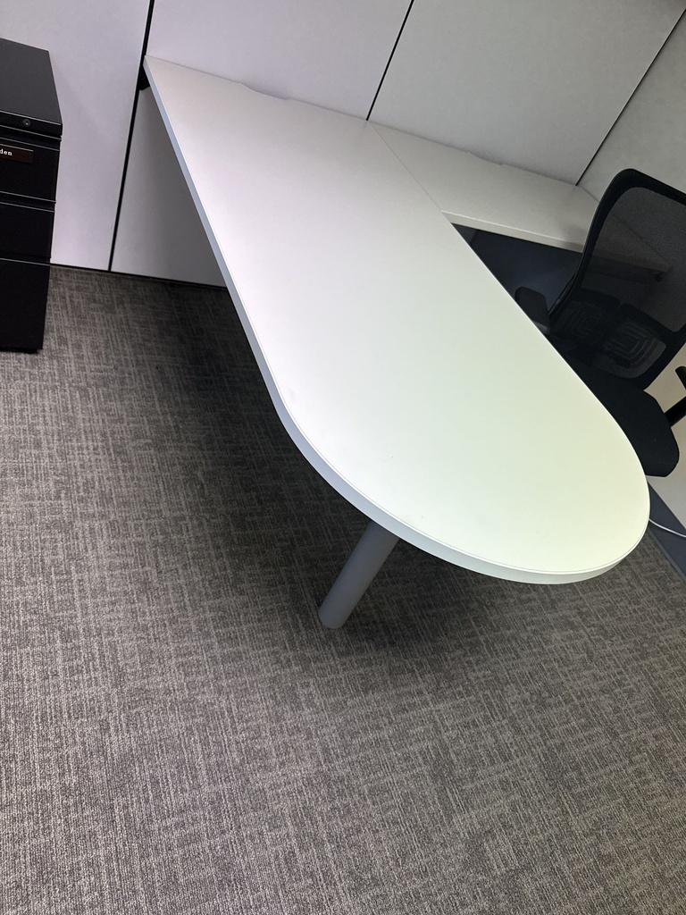 72X30X30 L-SHAPED DESK