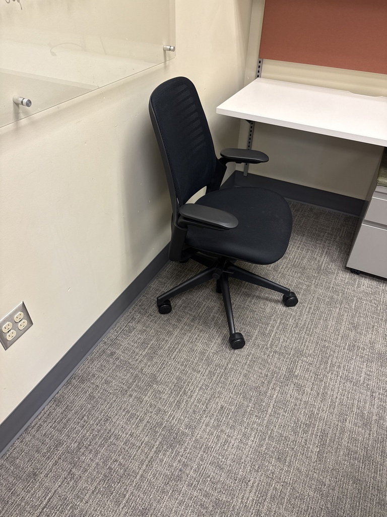 TASK CHAIR