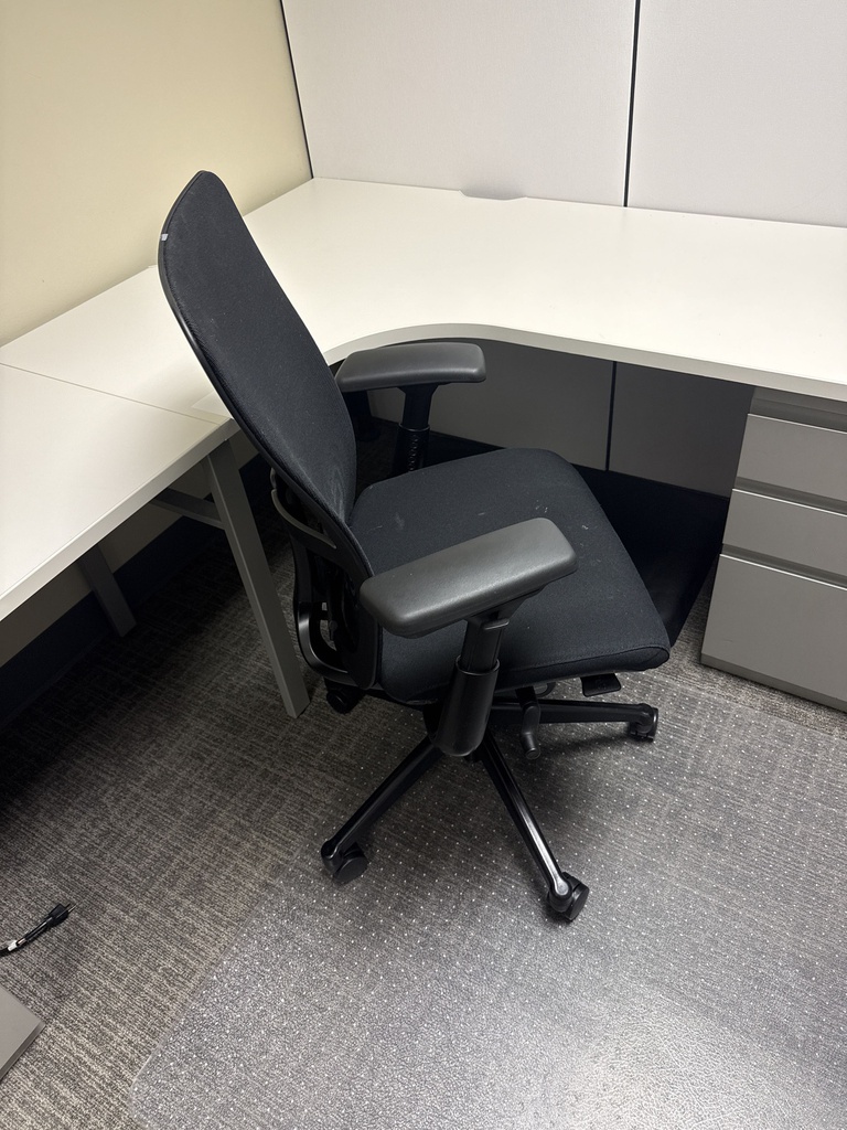 TASK CHAIR