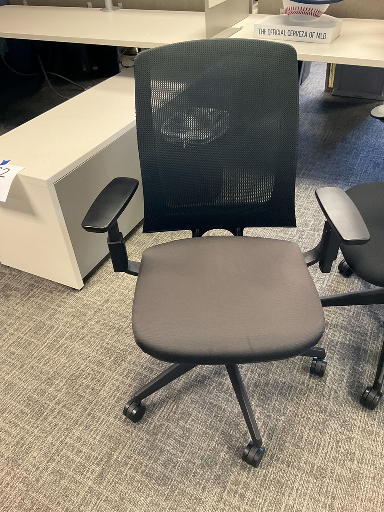 TASK CHAIR