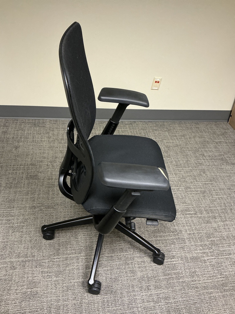TASK CHAIR