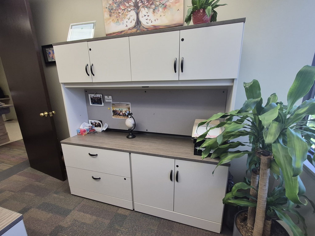 Credenza / Hutch