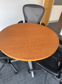 WOOD ROUND TABLE