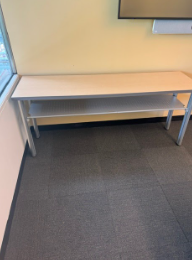 SRAIGHT TABLE