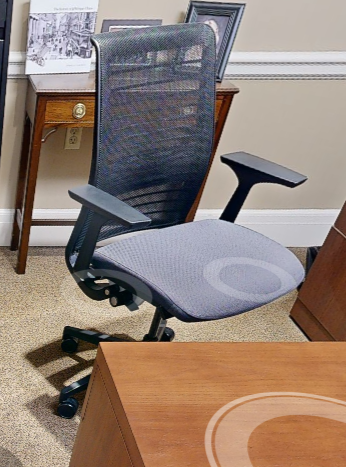 Task chair with arms