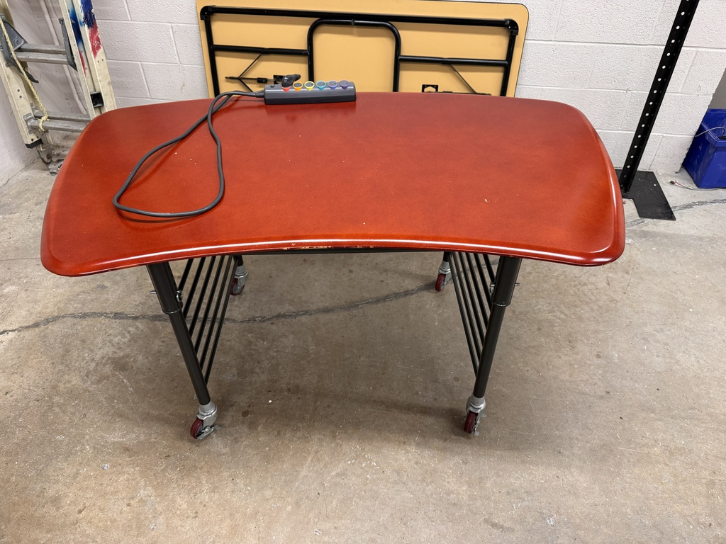 Kidney-shaped desk