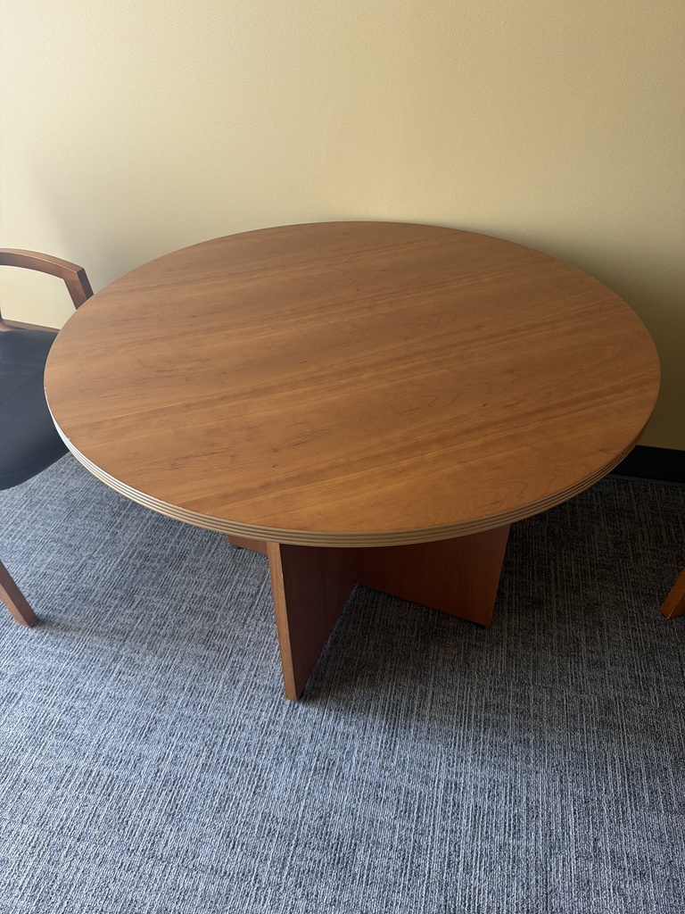 42x29 WOODEN ROUND TABLE