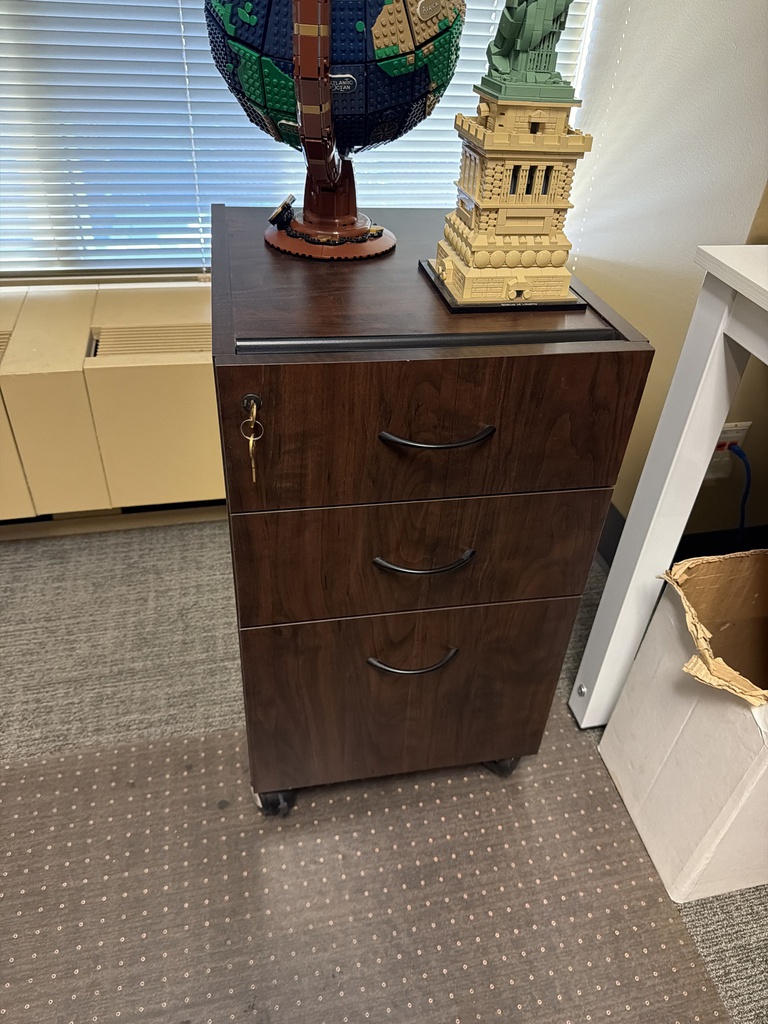 19 1/2 x 15 3/4 x 24 WOODEN PED